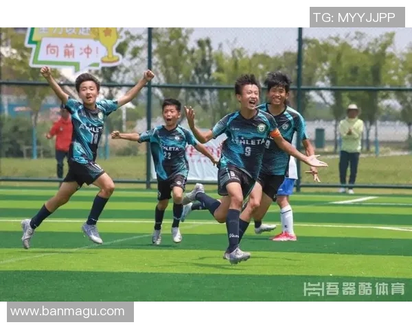 南京足球队的转型之路：从青涩到成熟的杯赛征程与挑战